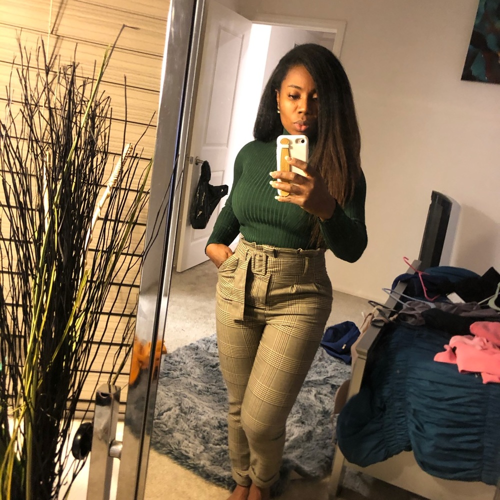 Paper bag plaid high waisted pants.